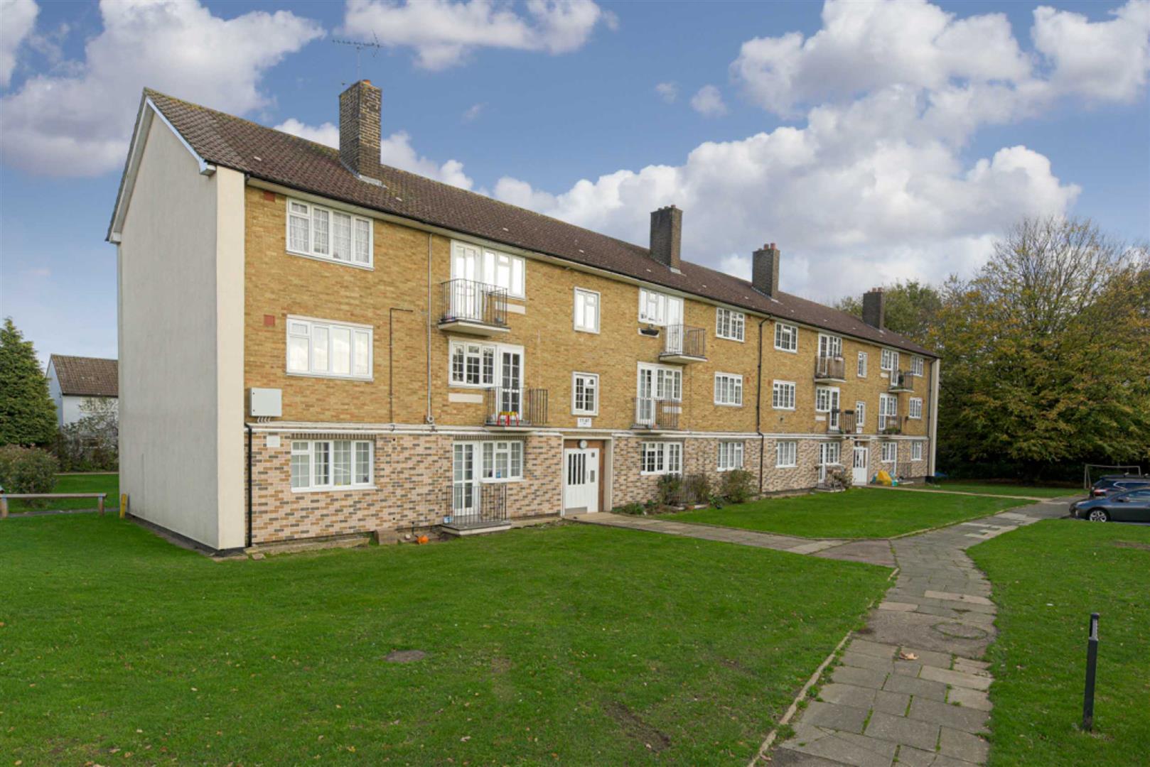 2 bedroom Flat, Marbles Way, Tadworth The Personal Agent